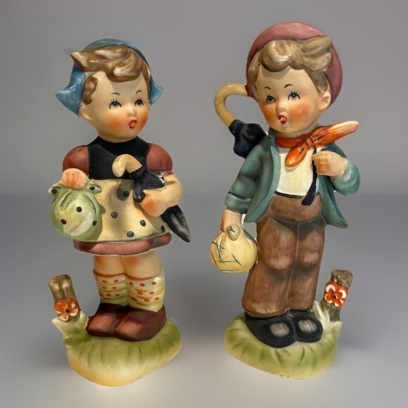 Vintage Hand Painted Rain Girl & Boy with Umbrella Large 8" Hummel Vibes Japan - Picture 1 of 10